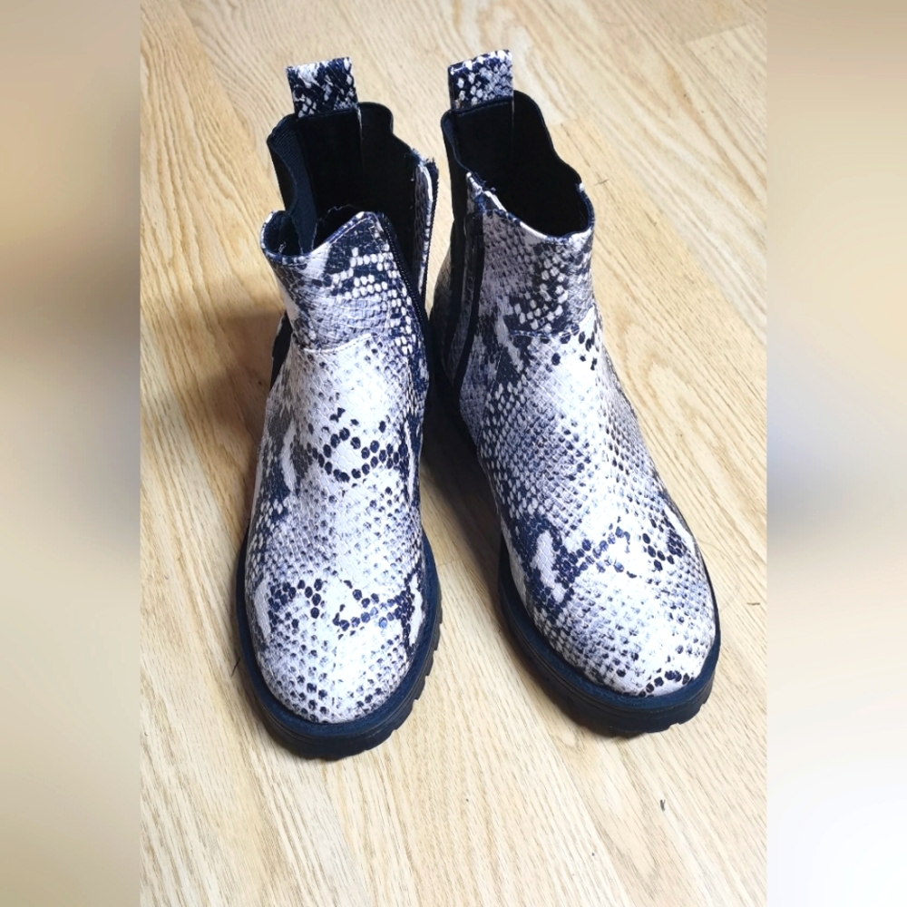 Universal Thread Snake Print Double Gore Combat Chelsea Boot Lug Sole Size 6